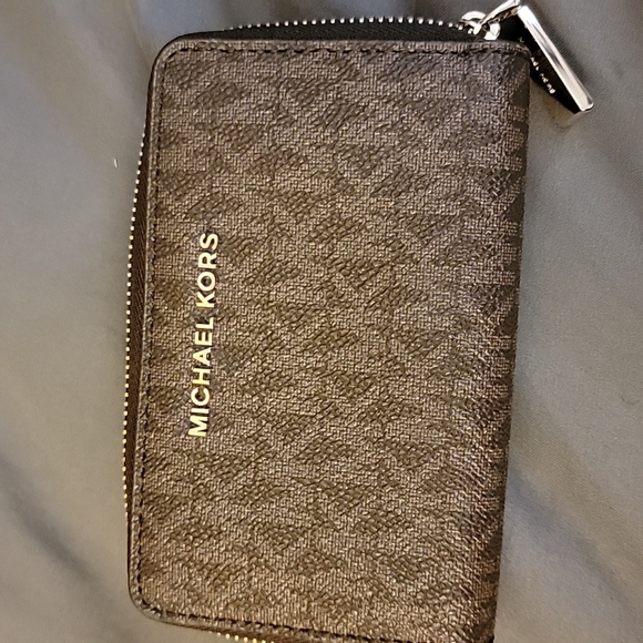 **SOLD**Michael Kors logo wallet - Picture 6 of 8